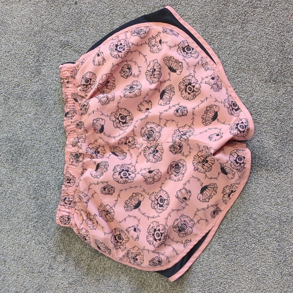 Nike Shorts with Roses - Picture 3 of 5